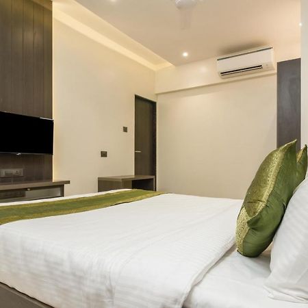 Hotel Oyster Suite Andheri West Мумбаи Экстерьер фото
