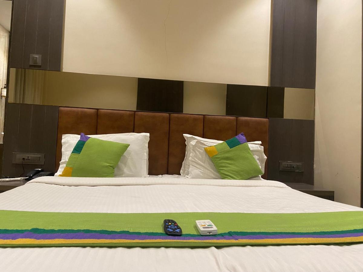Hotel Oyster Suite Andheri West Мумбаи Экстерьер фото