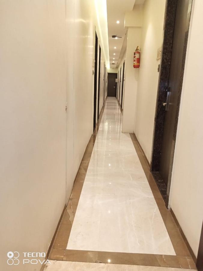 Hotel Oyster Suite Andheri West Мумбаи Экстерьер фото