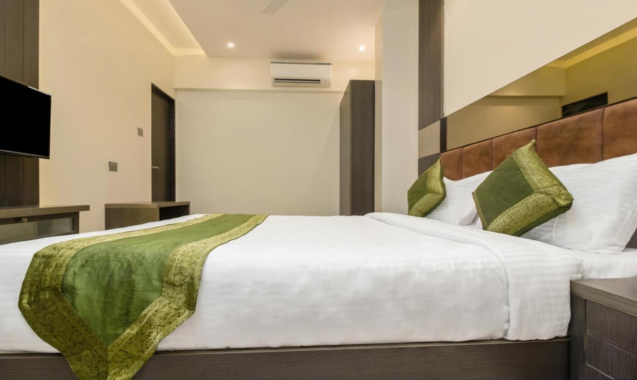 Hotel Oyster Suite Andheri West Мумбаи Экстерьер фото