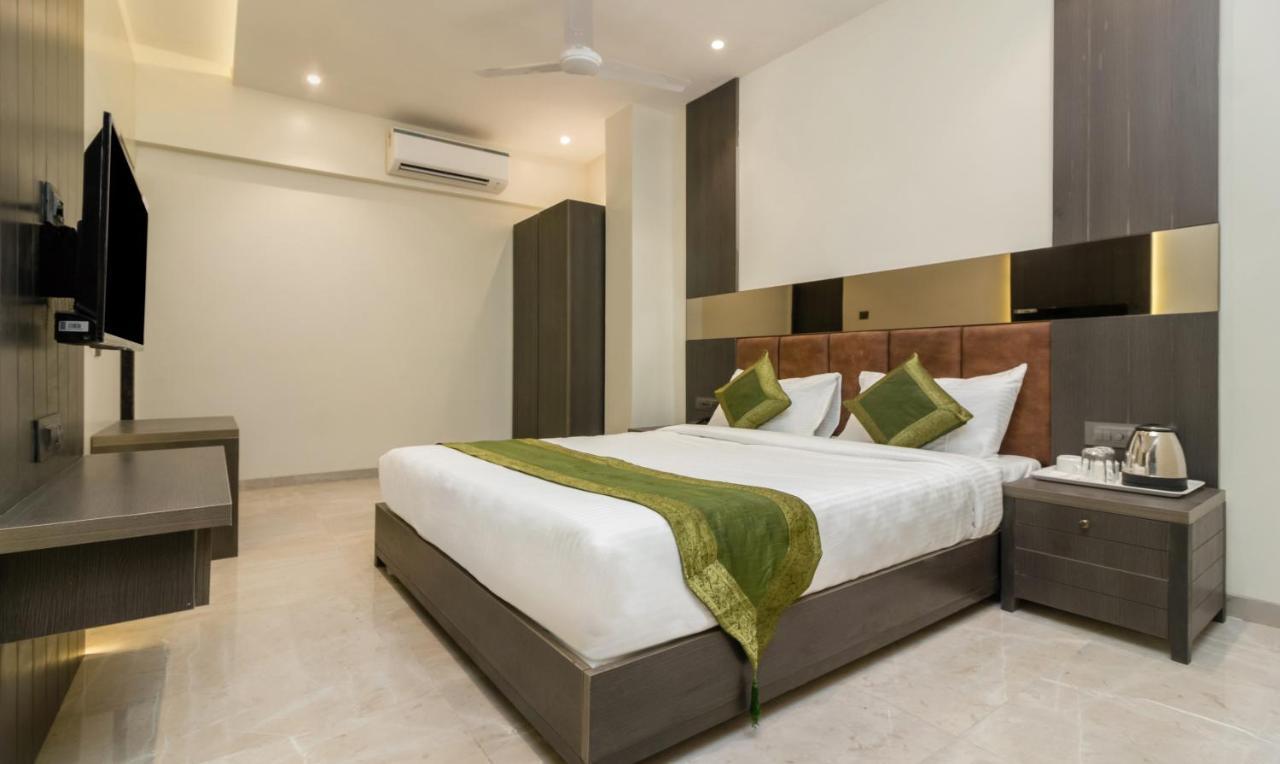 Hotel Oyster Suite Andheri West Мумбаи Экстерьер фото