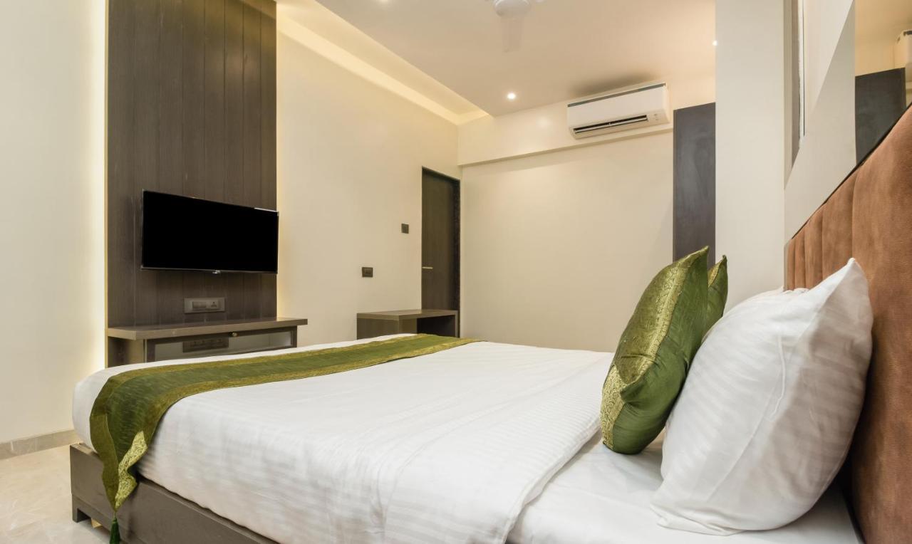 Hotel Oyster Suite Andheri West Мумбаи Экстерьер фото